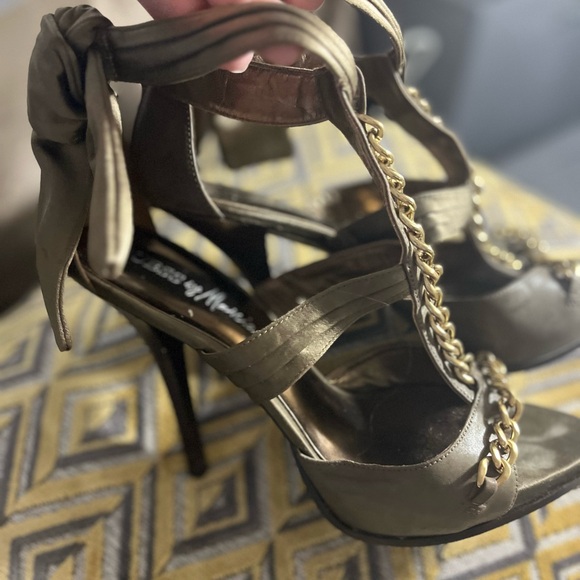 Guess by Marciano 3.5” open toe satin army green and brass chain pumps sz:10 - Picture 1 of 7